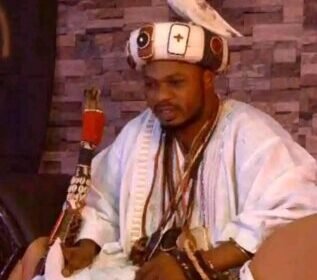 8460737916205-317×400-2