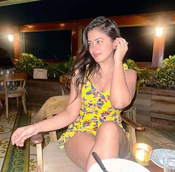 9319099832 North Goa Independent Call Girls & Escort Services