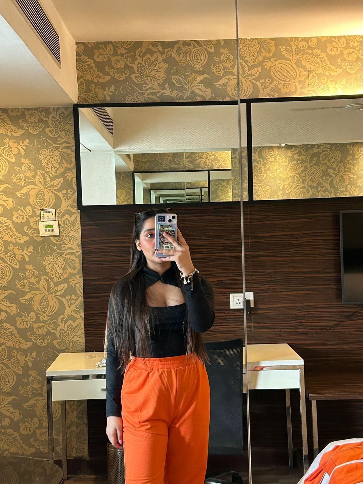 NIGHT 6500 Without Condom Sucking Hot Lips Kiss (escort) +91- 8826589379 Call Girls In Munirka Delhi