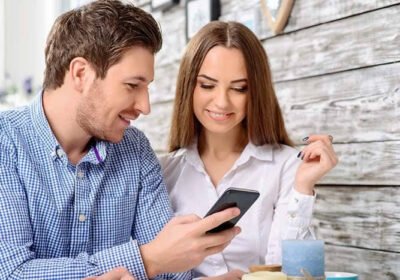 Couple-looking-phone