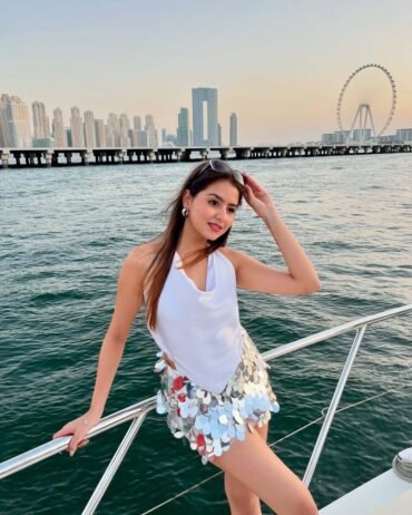 9217619402 Call Girls In Delhi Escort High Class Services Indepedent